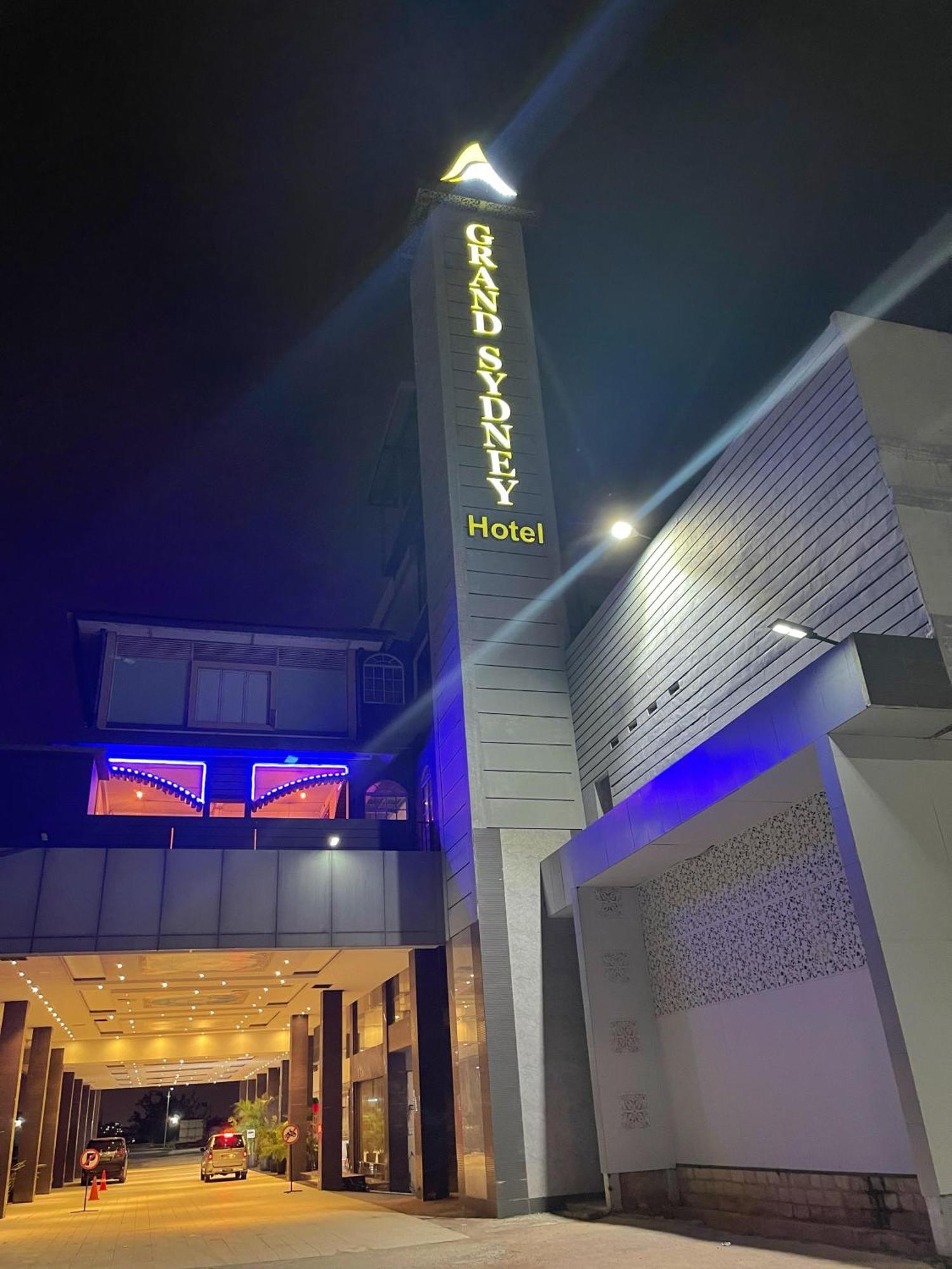 Grand Sydney Hotel Batam Экстерьер фото