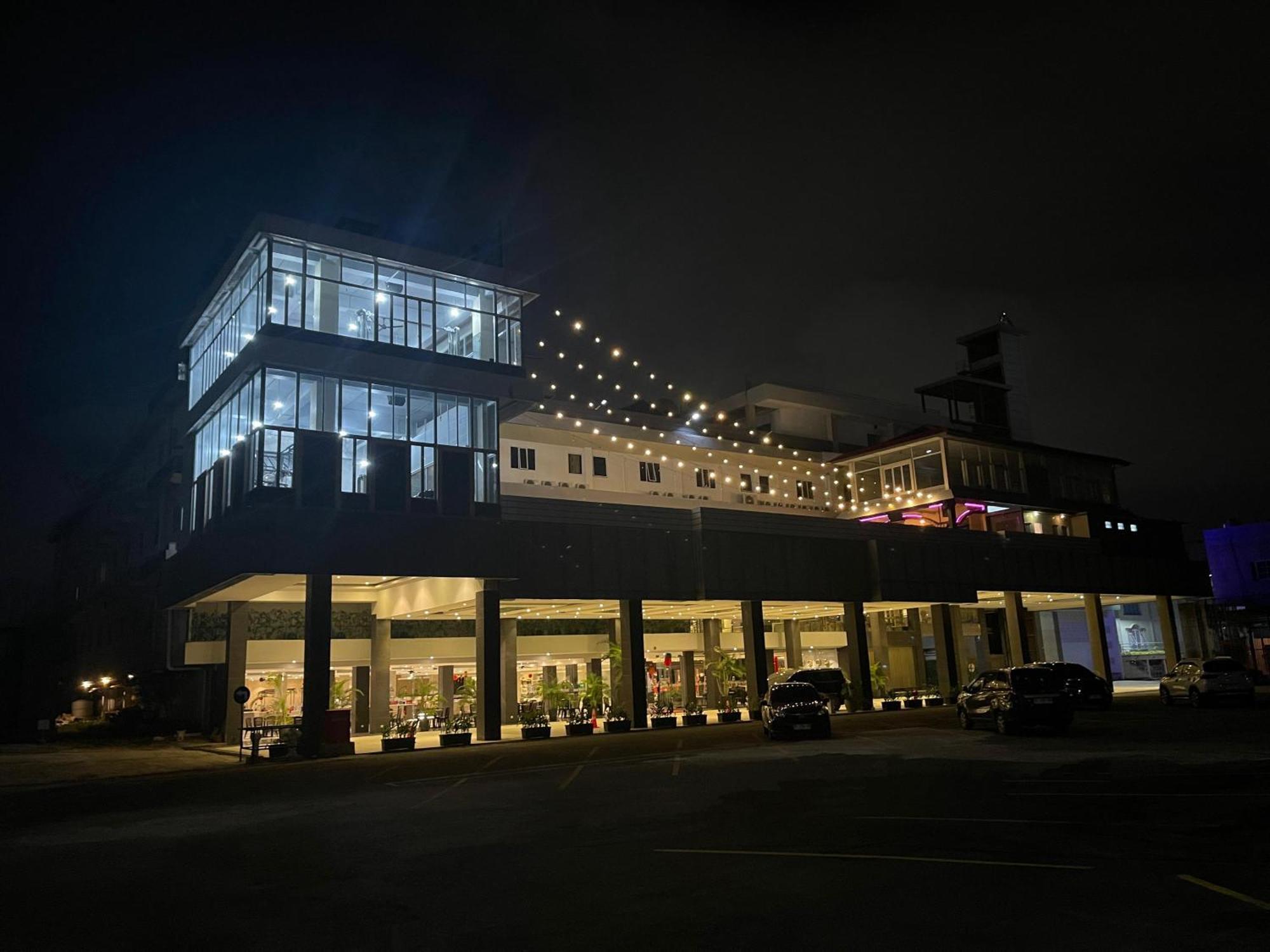 Grand Sydney Hotel Batam Экстерьер фото